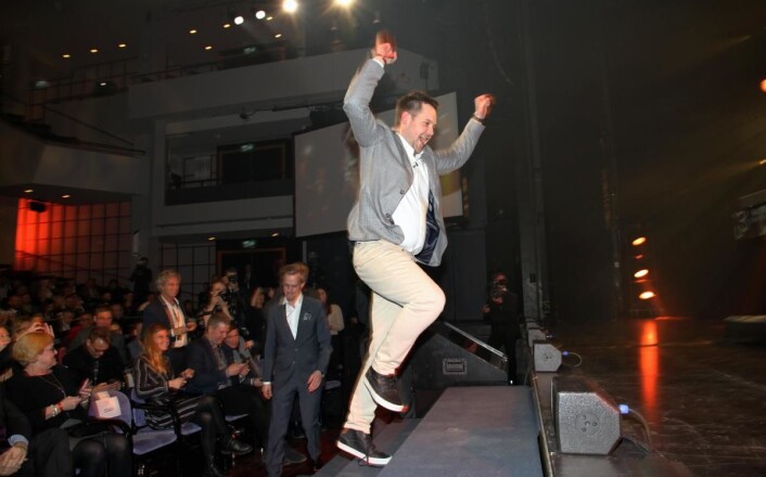 Jubel i Olavshallen i Trondheim: Stjerne til Speilsalen og Christopher William Davidsen. Vinkelner Henrik Dahl Jahnsen følger like bak. (Foto: Morten Holt) Jubel i Olavshallen i Trondheim: Stjerne til Speilsalen og Christopher William Davidsen. Vinkelner Henrik Dahl Jahnsen følger like bak. (Foto: Morten Holt)