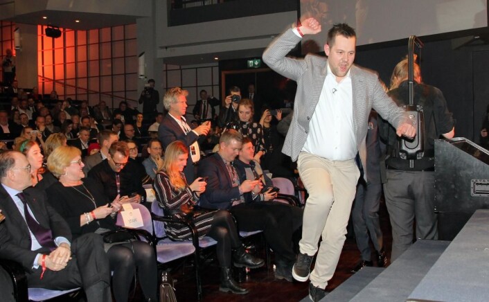 Hele Olavshallen jublet da Speilsalen fikk sin stjerne. Og den som jublet og hoppet aller mest var nok kjøkkensjef Christopher W. Davidsen! (Foto: Morten Holt) Hele Olavshallen jublet da Speilsalen fikk sin stjerne. Og den som jublet og hoppet aller mest var nok kjøkkensjef Christopher W. Davidsen! (Foto: Morten Holt)