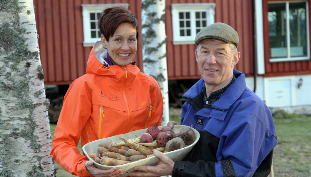 Kjersti Rinde Omsted fra Opaker gård og Heinrich Jung. (Foto: Morten Holt)