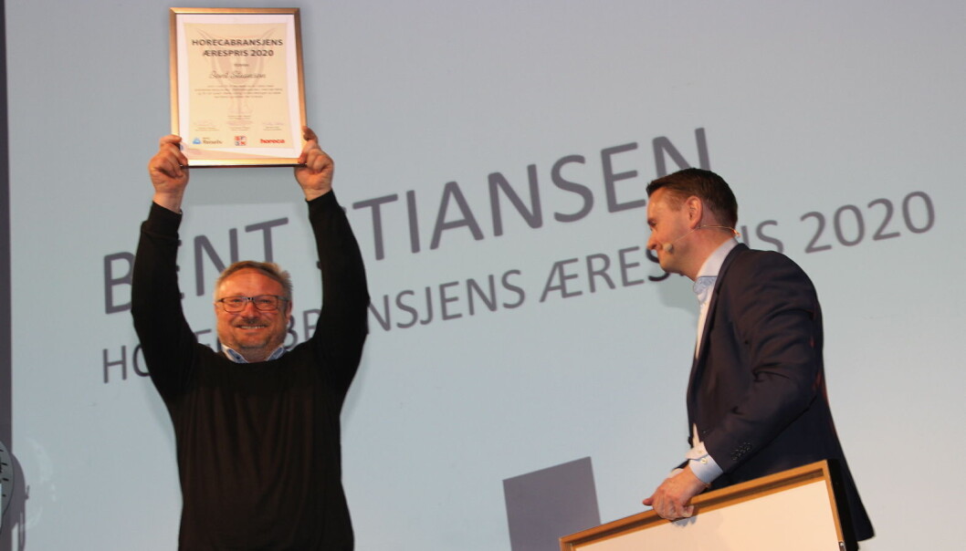 Horecabransjens Ærespris 2020 til Bent Stiansen. Her sammen med prisutdeler Gjøran Sæther. (Foto: Morten Holt) Horecabransjens Ærespris 2020 til Bent Stiansen. Her sammen med prisutdeler Gjøran Sæther. (Foto: Morten Holt)