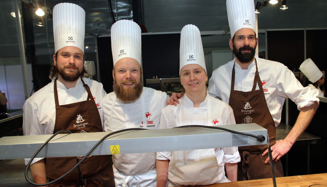 Laget fra Scandic Maritim Catering er ett av de tre lagene som er klare for finalen i NM Community Catering 2020. Roger Veland (fra venstre), Tore Stalsberg, Stine Strand og Morten Holgersen er med på laget. (Foto: Morten Holt) Laget fra Scandic Maritim Catering er ett av de tre lagene som er klare for finalen i NM Community Catering 2020. Roger Veland (fra venstre), Tore Stalsberg, Stine Strand og Morten Holgersen er med på laget. (Foto: Morten Holt)