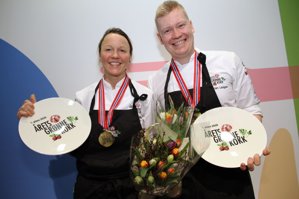 Nina Kristoffersen og Joachim Lindgren fra Statholdergaarden vant Årets grønne kokk 2020. Duoen vant også i 2017. (Foto: Morten Holt) Nina Kristoffersen og Joachim Lindgren fra Statholdergaarden vant Årets grønne kokk 2020. Duoen vant også i 2017. (Foto: Morten Holt)