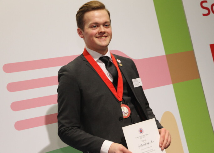 Arne Kristian Birkelund Bævre fra Speilsalen skal representere Norge i den internasjonale finalen av Jeunes Sommelier i Paris til høsten. (Foto: Morten Holt) Arne Kristian Birkelund Bævre fra Speilsalen skal representere Norge i den internasjonale finalen av Jeunes Sommelier i Paris til høsten. (Foto: Morten Holt)