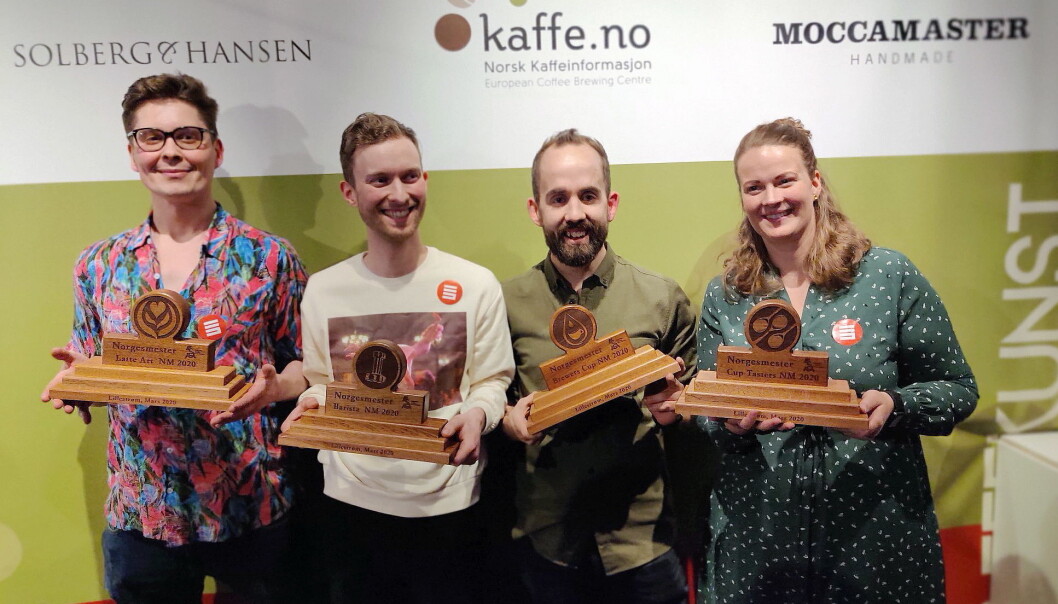 Ferske norgesmestere: Fra venstre Anton Söderman (Latte Art), Adrian Berg (Barista Championchip), Ole Kristian Bøen (Brewers Cup) og Ingrid Aas (Cup Tasting). (Foto: Norsk Kaffeinformasjon) Ferske norgesmestere: Fra venstre Anton Söderman (Latte Art), Adrian Berg (Barista Championchip), Ole Kristian Bøen (Brewers Cup) og Ingrid Aas (Cup Tasting). (Foto: Norsk Kaffeinformasjon)