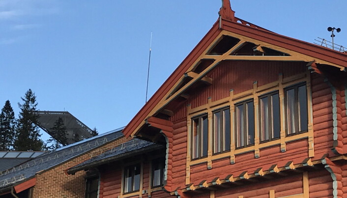 Ikke langt til hoppbakken i Holmenkollen. Toppen av bakken i bakgrunnen. (Foto: Morten Holt) Ikke langt til hoppbakken i Holmenkollen. Toppen av bakken i bakgrunnen. (Foto: Morten Holt)