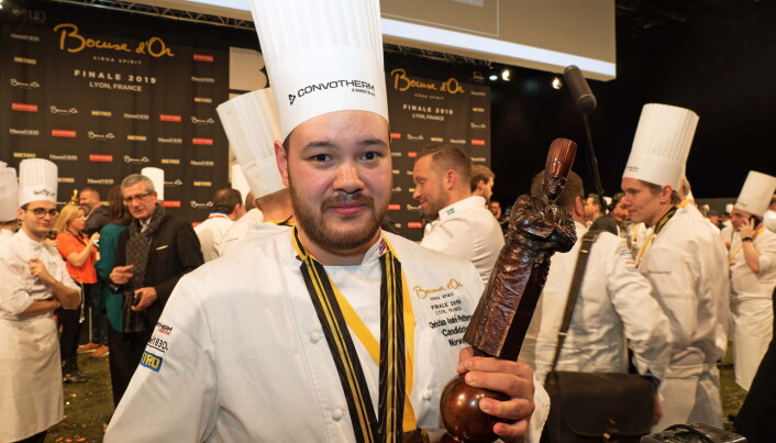 Christian A. Pettersen var ikke spesielt fornøyd med bronse i Bocuse d'Or 2019. Nå gir han det et nytt forsøk. Christian A. Pettersen var ikke spesielt fornøyd med bronse i Bocuse d'Or 2019. Nå gir han det et nytt forsøk.