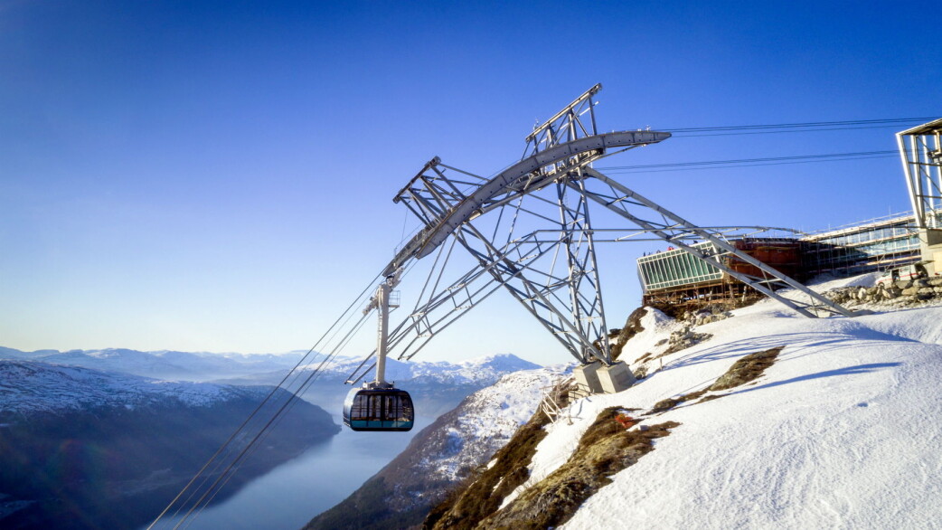 Loen Skylift med Hoven restaurant. (Foto: Lars Korvald/Loen Skylift) Loen Skylift med Hoven restaurant. (Foto: Lars Korvald/Loen Skylift)