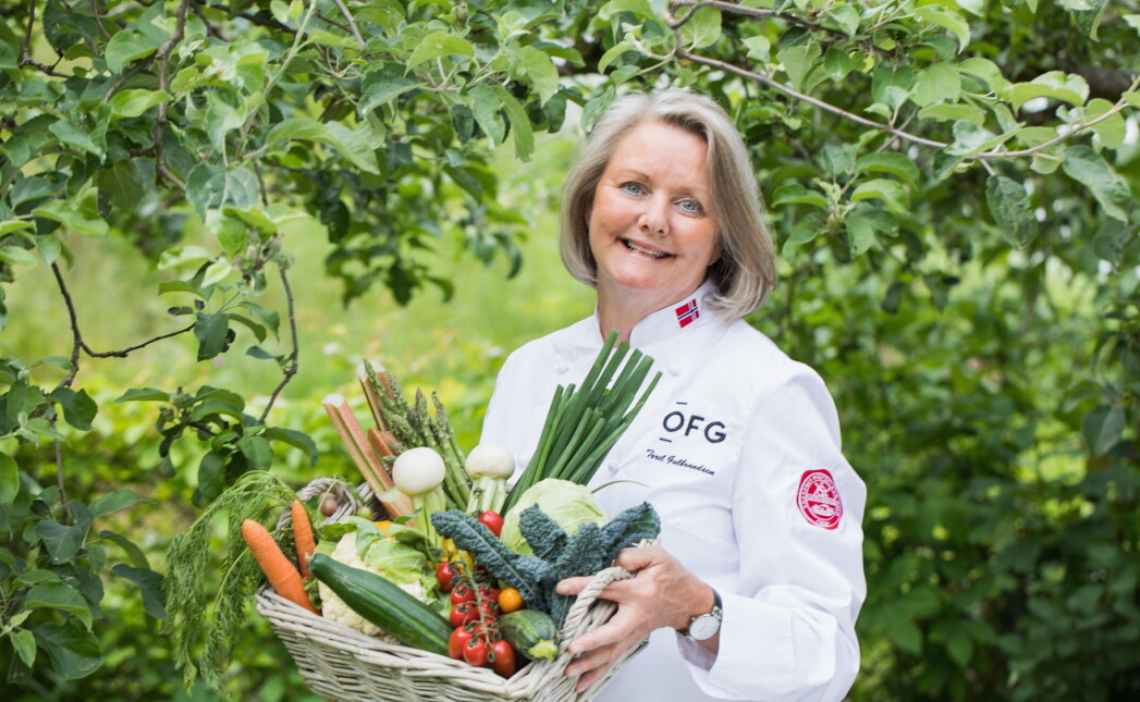 Matfaglig rådgiver hos OFG, Toril Gulbrandsen, gleder seg ekstra over de norske grønnsakene i år. (Foto: OFG) Matfaglig rådgiver hos OFG, Toril Gulbrandsen, gleder seg ekstra over de norske grønnsakene i år. (Foto: OFG)