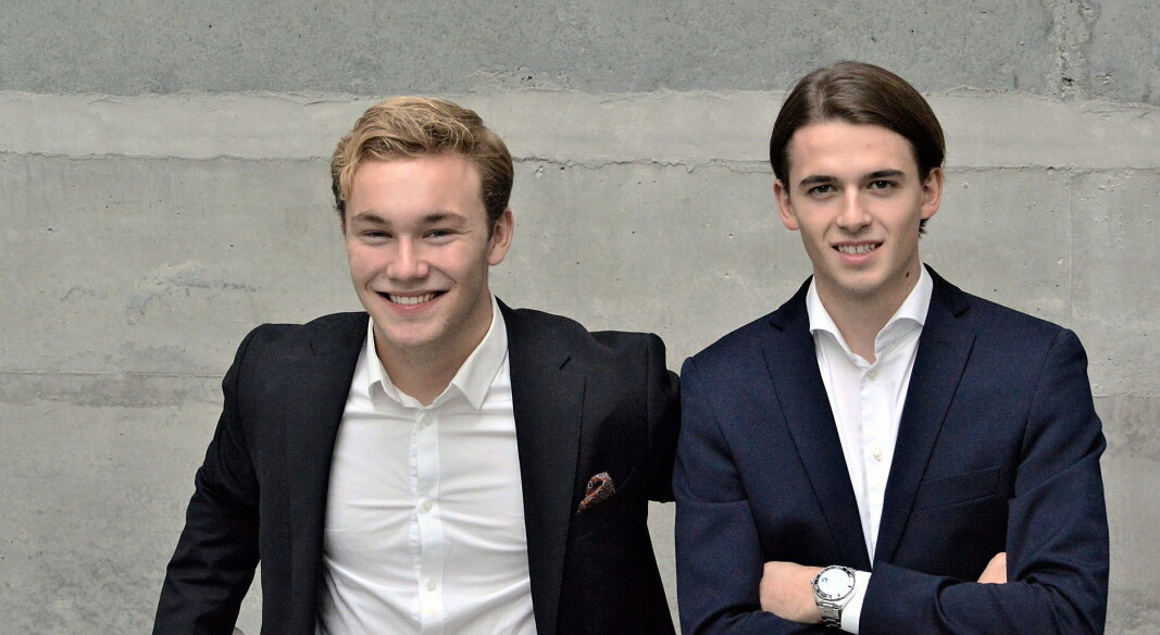 Allerede som 16-åringer startet André Lier og Emil Hamborgstrøm sin første bedrift. Da var de elever ved Hans Nielsen Hauge videregående i Fredrikstad. Nå driver de Tidbit AS, med hjelp fra investor Hans Othar Blix. (Foto: Privat) Allerede som 16-åringer startet André Lier og Emil Hamborgstrøm sin første bedrift. Da var de elever ved Hans Nielsen Hauge videregående i Fredrikstad. Nå driver de Tidbit AS, med hjelp fra investor Hans Othar Blix. (Foto: Privat)