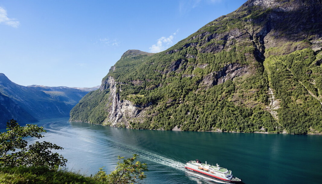 MS Nordlys på vei inn Geirangerfjorden. (Foto: Agurtxane Concellon/Hurtigruten) MS Nordlys på vei inn Geirangerfjorden. (Foto: Agurtxane Concellon/Hurtigruten)