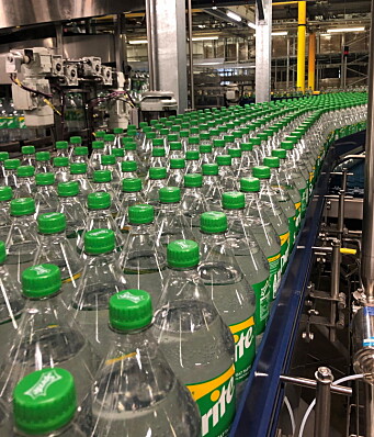 Her produseres de første blanke Sprite-flaskene i Norge. (Foto: Coca-Cola Norge)