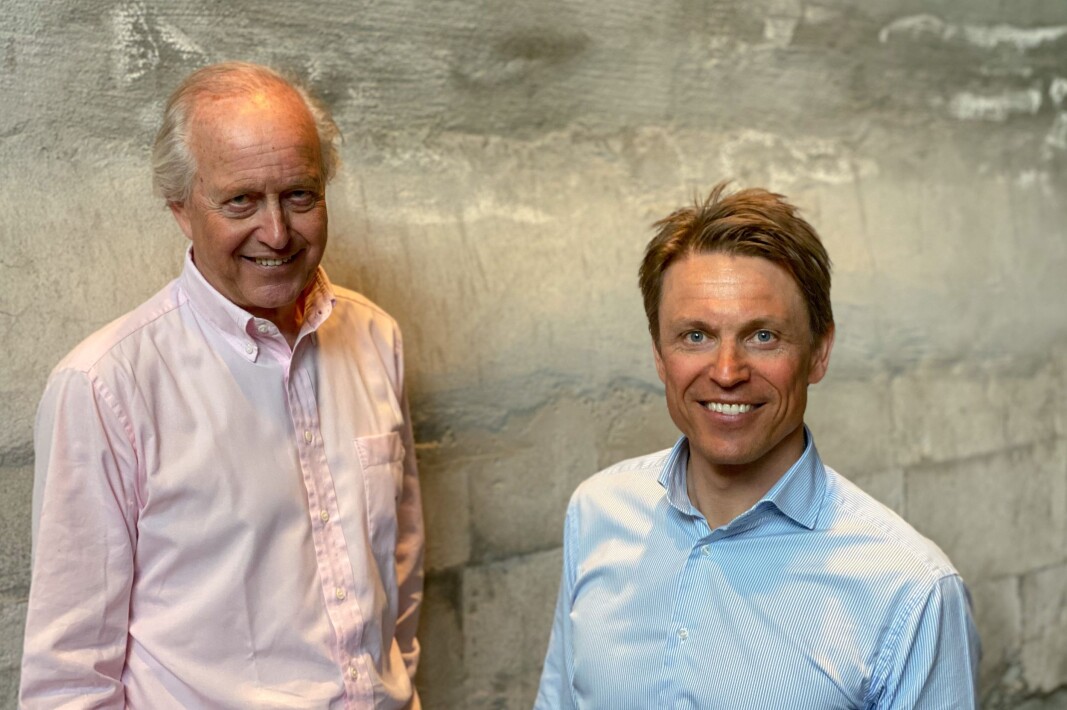 Knut G. Heje (til venstre) takker til høsten av, og lar tidligere Mills-sjef Knut K. Heje (til høyre) overta konsernledelsen i Agra. Samtidig blir Chris Samways ny administrerende direktør i Mills. (Foto: Agra/Mills) Knut G. Heje (til venstre) takker til høsten av, og lar tidligere Mills-sjef Knut K. Heje (til høyre) overta konsernledelsen i Agra. Samtidig blir Chris Samways ny administrerende direktør i Mills. (Foto: Agra/Mills)