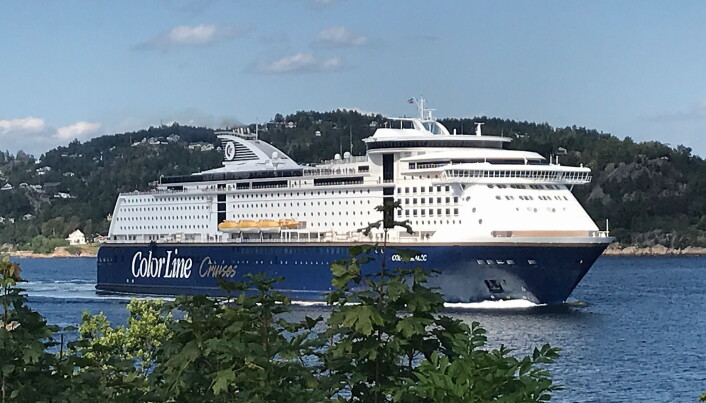 Color Magic går mellom Oslo og Kiel. Ved å åpne grensene til Norden og Tyskland i sommer vil ca. 14 milliarder kroner av omsetningen fra utenlandske turister som kommer sjøveien til Norge sommeren 2020 kunne bli reddet. (Foto: Color Line) Color Magic går mellom Oslo og Kiel. Ved å åpne grensene til Norden og Tyskland i sommer vil ca. 14 milliarder kroner av omsetningen fra utenlandske turister som kommer sjøveien til Norge sommeren 2020 kunne bli reddet. (Foto: Color Line)
