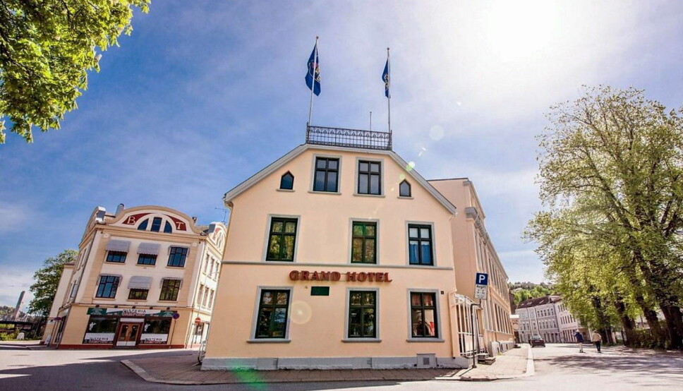 Per Sandberg og kona Bahare Letnes starter hotell i Halden i juni. (Foto: Hotellet)