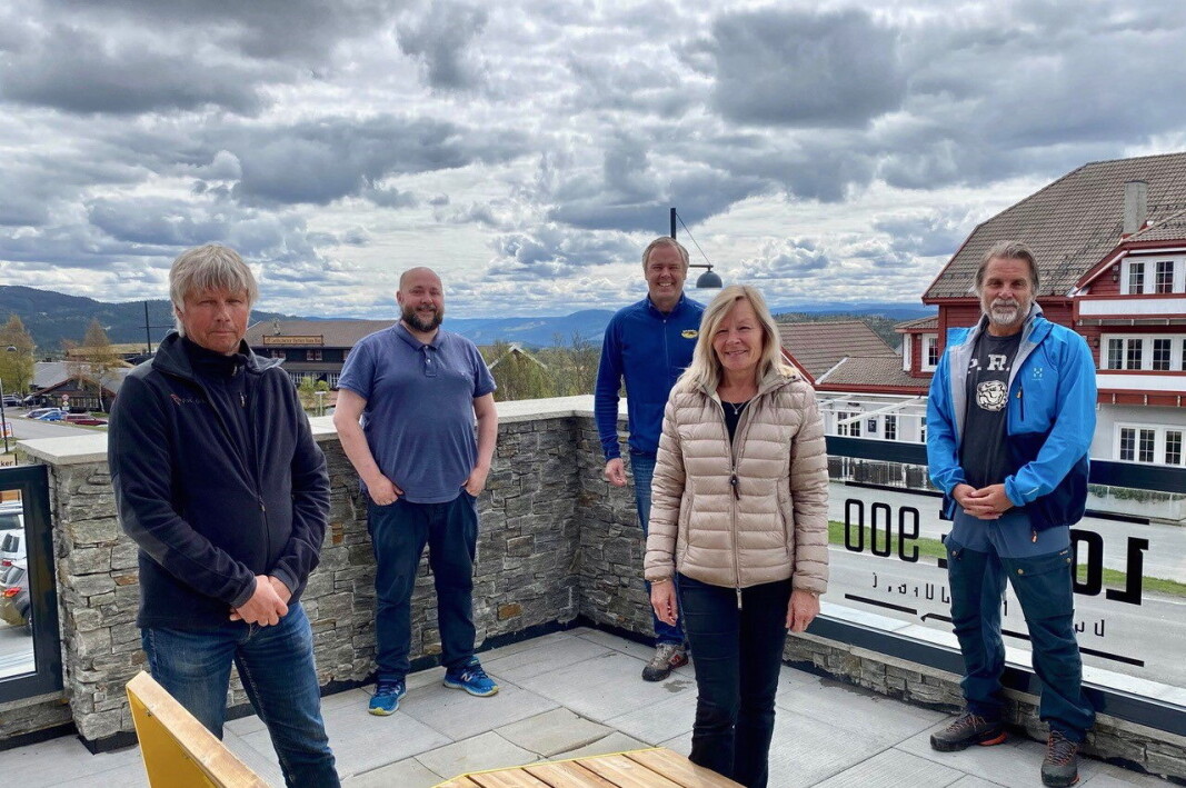 Referansegruppen for BitihornGruppen: Fra venstre Terje Fahre (Beitostølen Invest), Pål Andvord (Barcraft), Atle Hovi (Beitostølen Resort), Berit Müller (Jotunstogo) og Bjarne Budal (leder for foreningen Beitostølen Utvikling). (Foto: DestinasjonsKirurgene) Referansegruppen for BitihornGruppen: Fra venstre Terje Fahre (Beitostølen Invest), Pål Andvord (Barcraft), Atle Hovi (Beitostølen Resort), Berit Müller (Jotunstogo) og Bjarne Budal (leder for foreningen Beitostølen Utvikling). (Foto: DestinasjonsKirurgene)