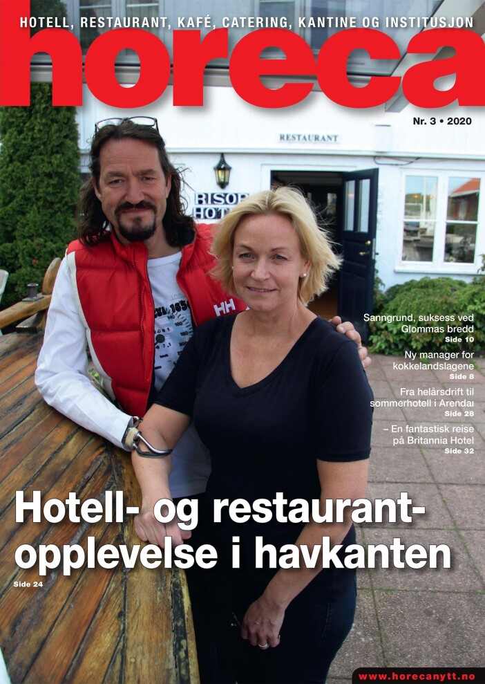 Forsiden på Horecas tredje utgave i 2020. Mona Gjester Eikeland og Dag Eikeland driver Risør Hotel og Stangholmen fyr. (Foto: Morten Holt/layout: Tove Sissel Larsgård) Forsiden på Horecas tredje utgave i 2020. Mona Gjester Eikeland og Dag Eikeland driver Risør Hotel og Stangholmen fyr. (Foto: Morten Holt/layout: Tove Sissel Larsgård)