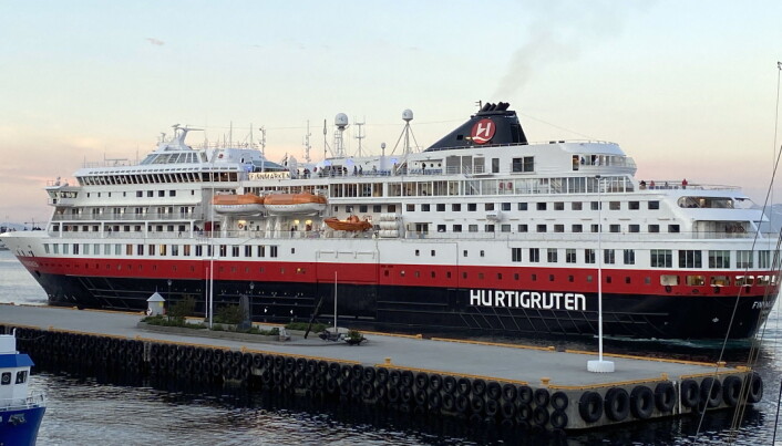 Hurtigruten startet nylig opp med kommersielle seilinger igjen etter koronavirus-utbruddet – som det første cruiserederiet i verden. Her legger Finnmarken til kai i Molde sent på kvelden onsdag 17. juni. (Foto: Morten Holt) Hurtigruten startet nylig opp med kommersielle seilinger igjen etter koronavirus-utbruddet – som det første cruiserederiet i verden. Her legger Finnmarken til kai i Molde sent på kvelden onsdag 17. juni. (Foto: Morten Holt)