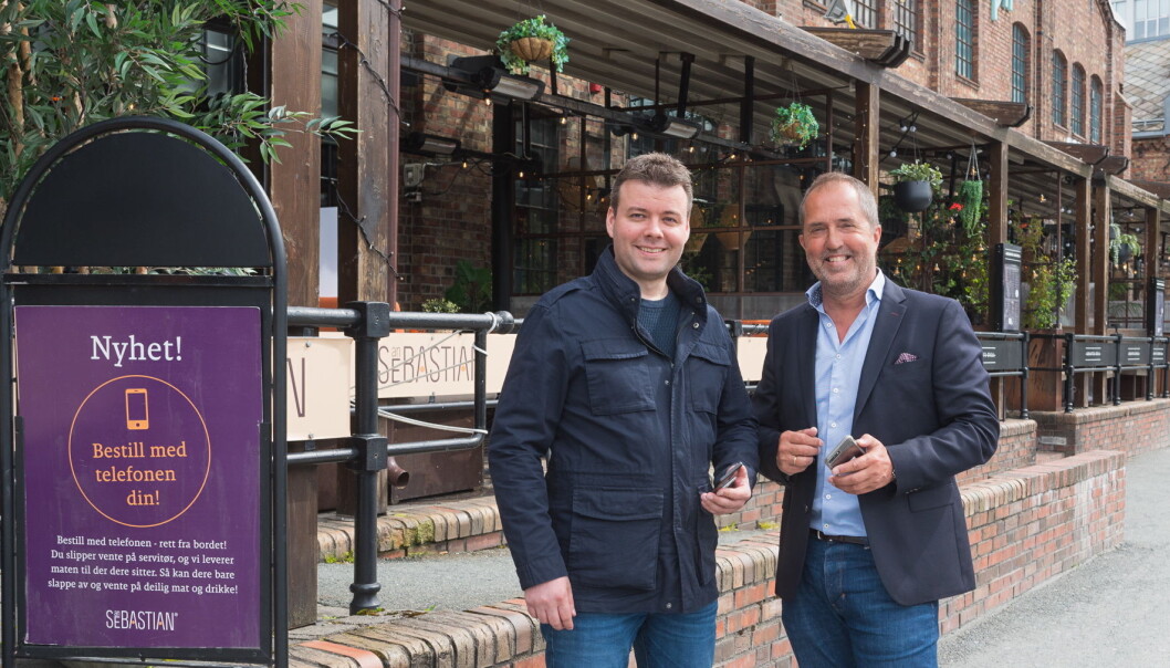 Fra venstre Fredrik Larsen og Ketil Engen, henholdsvis daglig leder/gründer og salgsdirektør. Bildet tatt fra Solsiden i Trondheim. (Foto: Bård Ivar Basmo/Wink) Fra venstre Fredrik Larsen og Ketil Engen, henholdsvis daglig leder/gründer og salgsdirektør. Bildet tatt fra Solsiden i Trondheim. (Foto: Bård Ivar Basmo/Wink)