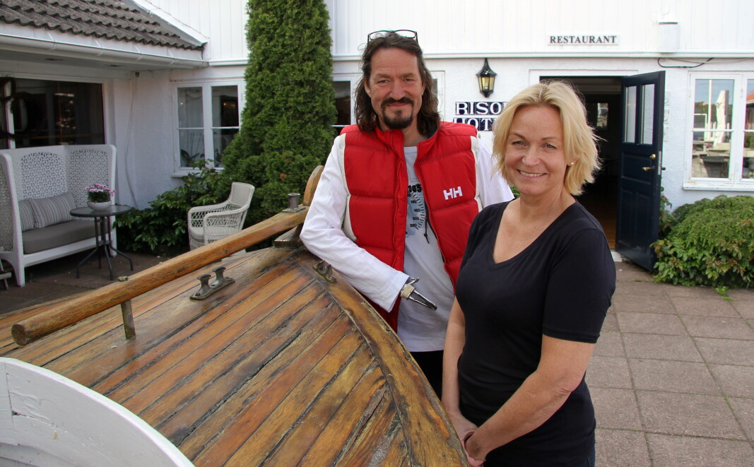 Mona og Dag Eikeland driver Risør Hotel og Stangholmen fyr. (Foto: Morten Holt) Mona og Dag Eikeland driver Risør Hotel og Stangholmen fyr. (Foto: Morten Holt)
