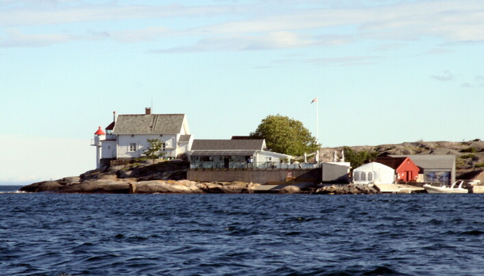 Stangholmen fyr ligger en kort båttur fra Risør. (Foto: Morten Holt) Stangholmen fyr ligger en kort båttur fra Risør. (Foto: Morten Holt)