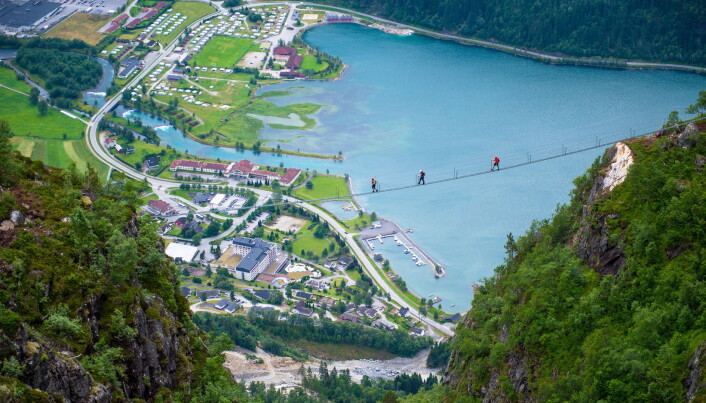 Via Ferrata Loen. (Foto: Sverre Hjørnevik) Via Ferrata Loen. (Foto: Sverre Hjørnevik)