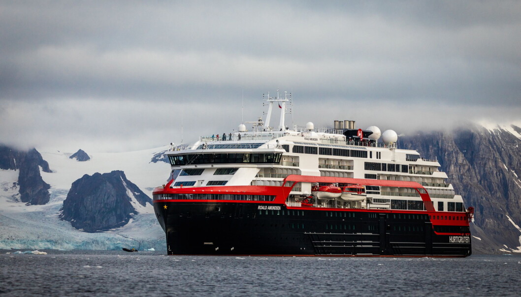 Verdens første hybriddrevne cruiseskip MS Roald Amundsen skal i sommer seile ekspedisjonscruise til Svalbard. (Foto: Oscar Farrera/Hurtigruten) Verdens første hybriddrevne cruiseskip MS Roald Amundsen skal i sommer seile ekspedisjonscruise til Svalbard. (Foto: Oscar Farrera/Hurtigruten)