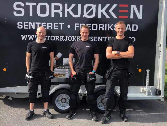 Fredrikstad Storkjøkkensenter: Fra venstre Jonas Jøndal, Henrik Foss og Øyvind Grimstad. (Foto: Brede Hemma) Fredrikstad Storkjøkkensenter: Fra venstre Jonas Jøndal, Henrik Foss og Øyvind Grimstad. (Foto: Brede Hemma)