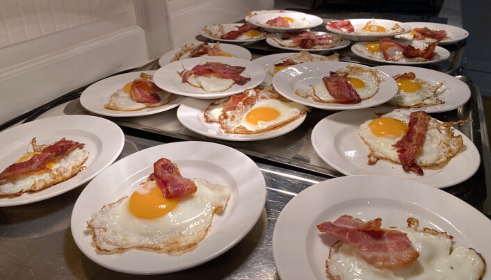 Egen ferdig stasjon med speilegg og bacon på Scandic Meyergården. (Foto: Heidi Fjelland) Egen ferdig stasjon med speilegg og bacon på Scandic Meyergården. (Foto: Heidi Fjelland)