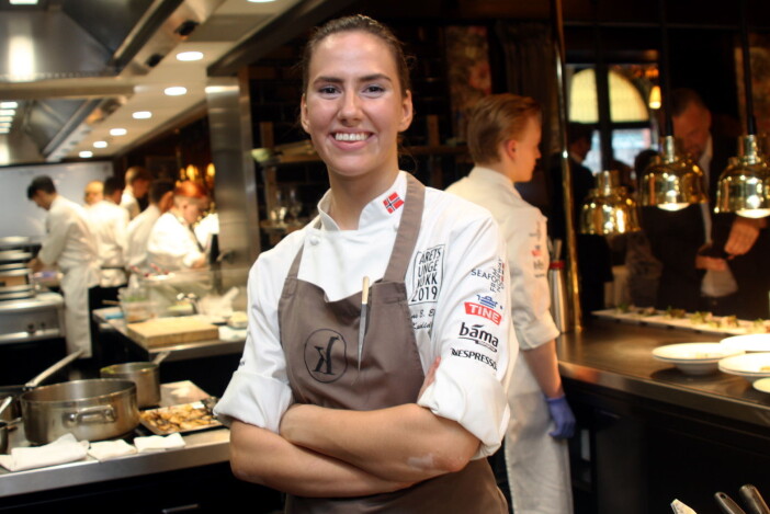 Celine E. Ekholt var en av deltakerne i Årets unge kokk 2019. Nå får hun støtte fra Eureca-fondet. (Foto: Morten Holt) Celine E. Ekholt var en av deltakerne i Årets unge kokk 2019. Nå får hun støtte fra Eureca-fondet. (Foto: Morten Holt)