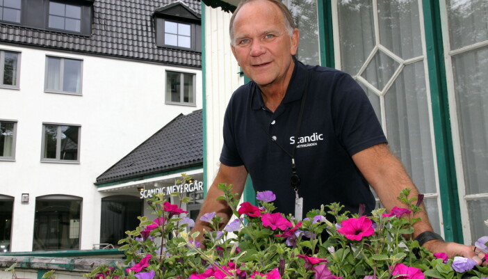 Ove Bromseth på trappa på gamle Meyergården. (Foto: Morten Holt) Ove Bromseth på trappa på gamle Meyergården. (Foto: Morten Holt)