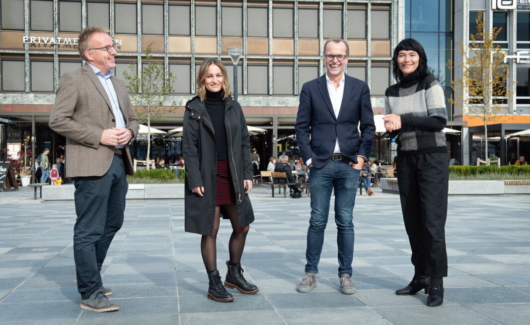 Disse fire har alle vært nøkkelpersoner i planlegging, produksjon og distribuering av filmen. Fra venstre Jens Storli (kongress- og arrangementssjef i Visit Trondheim), McKenna Starck (markedssjef i Visit Trondheim), Lasse Berre og Tanja Holmen. (Foto: Berre Kommunikasjonsbyrå/ Markus Nymo Foss) Disse fire har alle vært nøkkelpersoner i planlegging, produksjon og distribuering av filmen. Fra venstre Jens Storli (kongress- og arrangementssjef i Visit Trondheim), McKenna Starck (markedssjef i Visit Trondheim), Lasse Berre og Tanja Holmen. (Foto: Berre Kommunikasjonsbyrå/ Markus Nymo Foss)