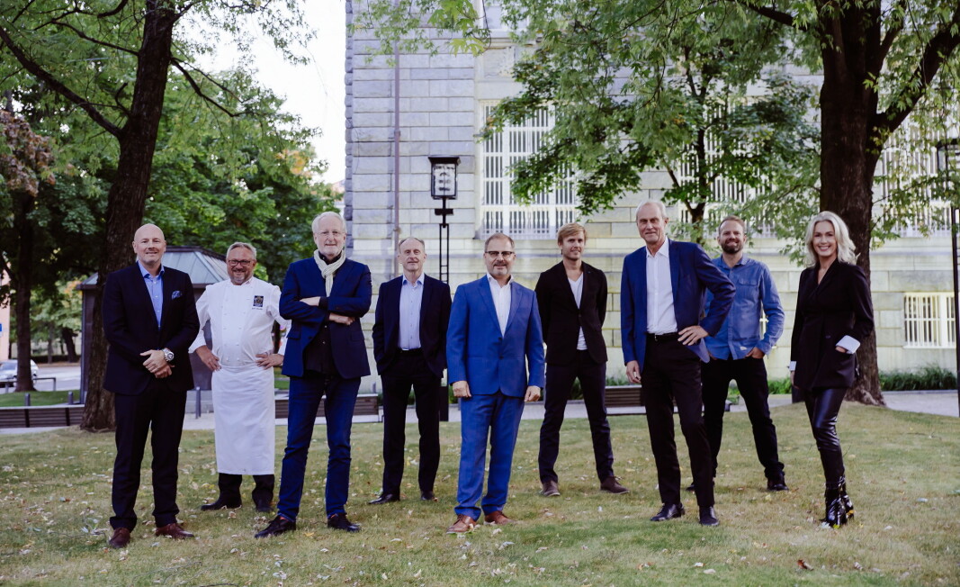 Bent Andersen (Bama Storkjøkken, fra venstr), Bent Stiansen (vinner av Bocuse d’Or 1993), EyvindHellstrøm (Bocuse d’Or 1989), Rune Brandstamoen (styreleder, Stiftelsen Norsk Gastronomi), Arne Sørvig (daglig leder, Stiftelsen Norsk Gastronomi) Geir Skeie (vinner Bocuse d’Or 2009), Rune Flaen (adm.dir. Bama-Gruppen), Tom Victor Gausdal (sølv i Bocuse d’Or 2005) og Anita Krohn Traaseth (styremedlem, Stiftelsen Norsk Gastronomi). (Foto: Torstein Lund Sperstad) Bent Andersen (Bama Storkjøkken, fra venstr), Bent Stiansen (vinner av Bocuse d’Or 1993), EyvindHellstrøm (Bocuse d’Or 1989), Rune Brandstamoen (styreleder, Stiftelsen Norsk Gastronomi), Arne Sørvig (daglig leder, Stiftelsen Norsk Gastronomi) Geir Skeie (vinner Bocuse d’Or 2009), Rune Flaen (adm.dir. Bama-Gruppen), Tom Victor Gausdal (sølv i Bocuse d’Or 2005) og Anita Krohn Traaseth (styremedlem, Stiftelsen Norsk Gastronomi). (Foto: Torstein Lund Sperstad)