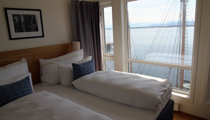 Mange av rommene har panoramautsikt utover fjorden. (Foto: Morten Holt)