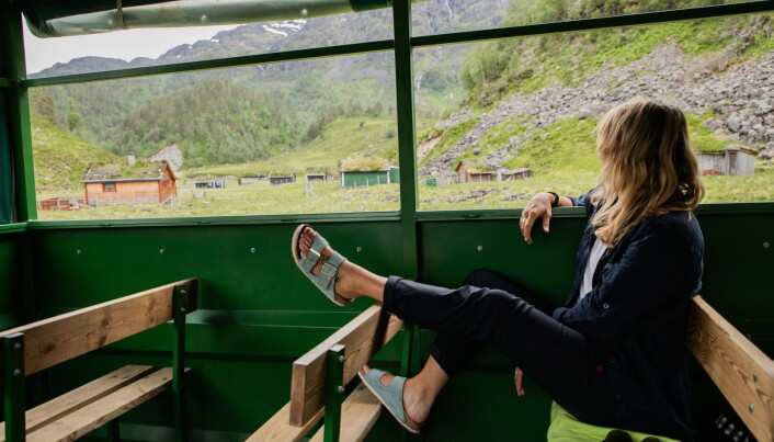 Ina Vikøren fikk oppdraget. Her er hun på traktorsafari med Åkrafjorden Opplevingar til Eikemo. (Foto: Fredrik Bye, Up Norway) Ina Vikøren fikk oppdraget. Her er hun på traktorsafari med Åkrafjorden Opplevingar til Eikemo. (Foto: Fredrik Bye, Up Norway)