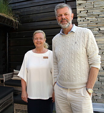 Hotelldirektør Benthe Langeland sammen med eier Knut Flakk. (Foto: Morten Holt) Hotelldirektør Benthe Langeland sammen med eier Knut Flakk. (Foto: Morten Holt)