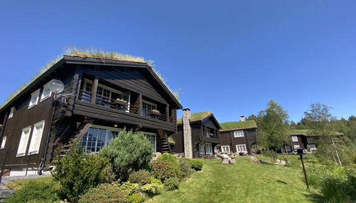 Hotellet er bygd med gammel norsk lafteteknikk. (Foto: Morten Holt) Hotellet er bygd med gammel norsk lafteteknikk. (Foto: Morten Holt)