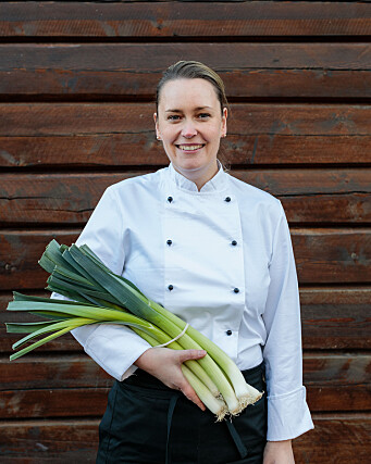 Lokale Ingeborg Valde er kjøkkensjef på Storfjord Hotel. (Foto: Ingallsphoto) Lokale Ingeborg Valde er kjøkkensjef på Storfjord Hotel. (Foto: Ingallsphoto)