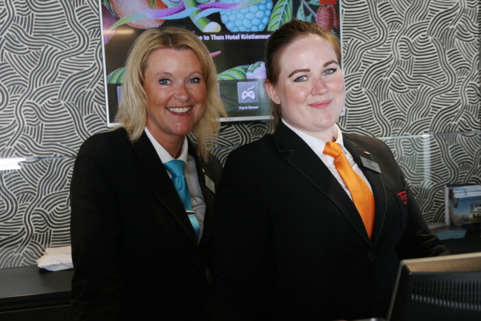 Hotelldirektør Britta Joø sammen med bookingansvarlig Caroline Gundersen. (Foto: Morten Holt) Hotelldirektør Britta Joø sammen med bookingansvarlig Caroline Gundersen. (Foto: Morten Holt)