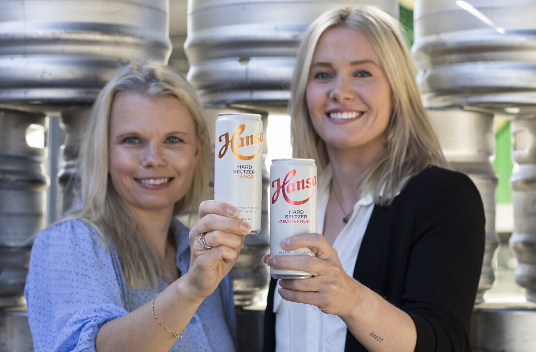 Merkevaresjef Ann-Therese Samuelsen (til venstre) og produktutvikler Silje van Hoek hos Hansa. (Foto: Hansa) Merkevaresjef Ann-Therese Samuelsen (til venstre) og produktutvikler Silje van Hoek hos Hansa. (Foto: Hansa)