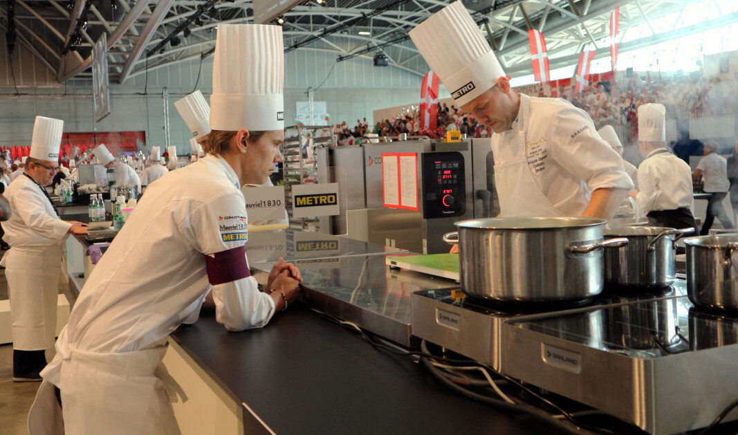 Sebastian Gibrand deltar i likhet med Christian A. Pettersen i Bocuse d'Or for andre gang. Han tok sølv i både Bocuse d'Or Europe 2018 (bak Pettersen) og sølv i den globale Bocuse d'Or-finalen i 2019 (foran Pettersen, so da tok bronse). (Foto: Morten Holt) Sebastian Gibrand deltar i likhet med Christian A. Pettersen i Bocuse d'Or for andre gang. Han tok sølv i både Bocuse d'Or Europe 2018 (bak Pettersen) og sølv i den globale Bocuse d'Or-finalen i 2019 (foran Pettersen, so da tok bronse). (Foto: Morten Holt)