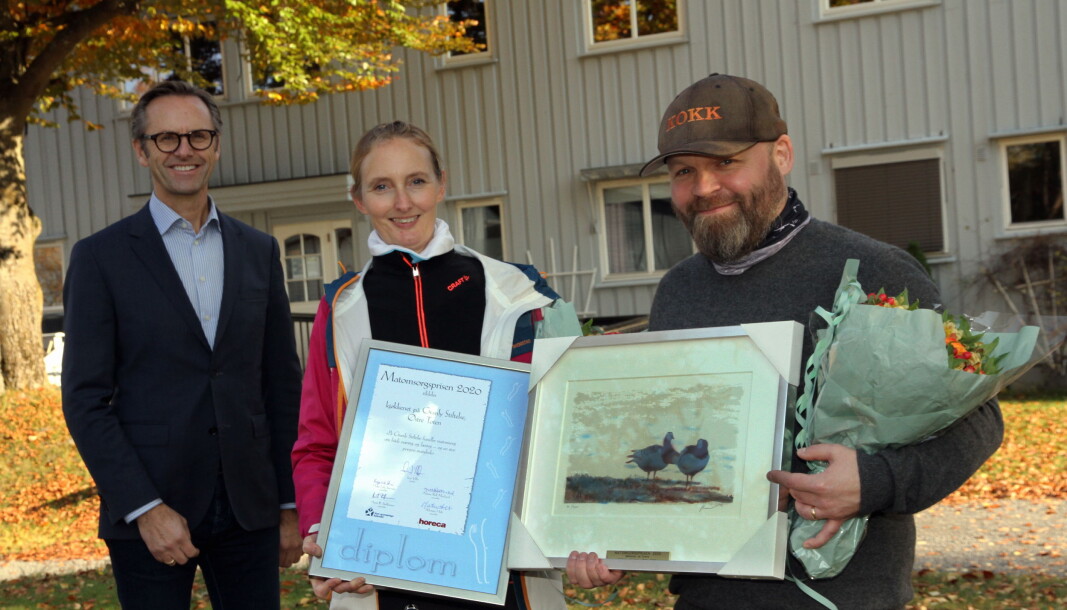 Kokkene på Granly Stiftelse, Toini O. Bratli og Lars Magnus Jenssen, sammen med juryleder Ivar Villa (til venstre). (Foto: Morten Holt) Click to add image caption Kokkene på Granly Stiftelse, Toini O. Bratli og Lars Magnus Jenssen, sammen med juryleder Ivar Villa (til venstre). (Foto: Morten Holt) Click to add image caption