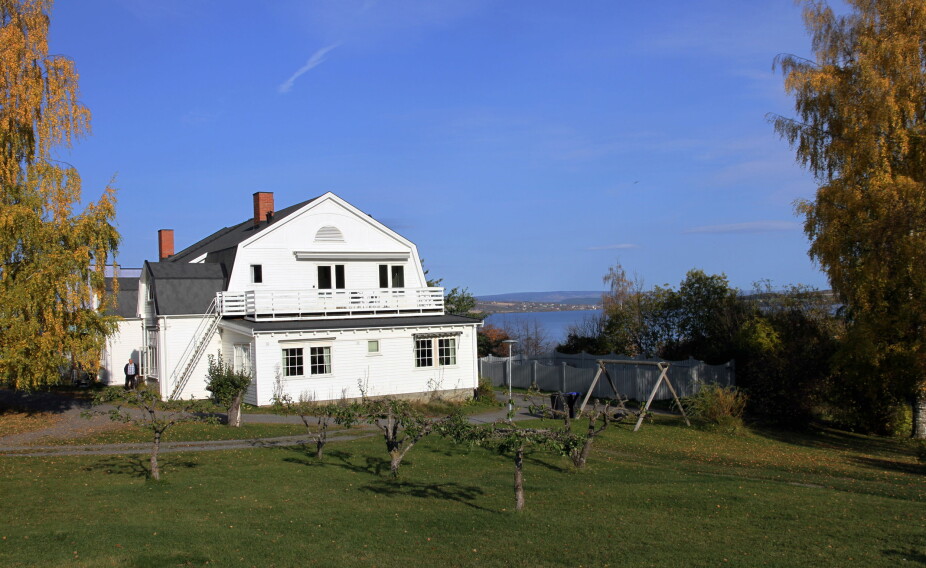 Granly Stiftelse ligger på Kapp med utsikt mot Mjøsa og Helgøya (Foto: Morten Holt)