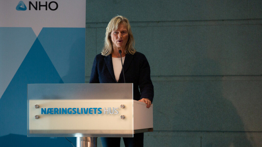 Kristin Krohn Devold sier at lokalbanker nå må bruke lånegarantiordningen til å forskuttere kompensasjon til reiselivsbedrifter som sliter med akutt likviditetsmangel. (Foto: Per-Otto Oppi Christiansen/NHO) Kristin Krohn Devold sier at lokalbanker nå må bruke lånegarantiordningen til å forskuttere kompensasjon til reiselivsbedrifter som sliter med akutt likviditetsmangel. (Foto: Per-Otto Oppi Christiansen/NHO)