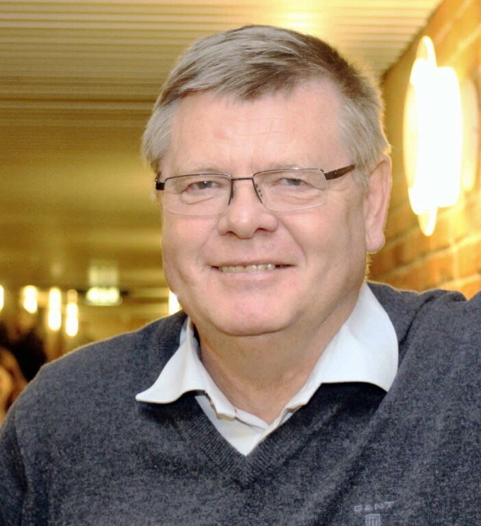 Professor i medisinsk mikrobiologi Ørjan Olsvik ved UiT Norges arktiske universitet skal styrke Hurtigrutens medisinske team og gi selskapet råd om smittevern. (Foto: Hurtigruten) Professor i medisinsk mikrobiologi Ørjan Olsvik ved UiT Norges arktiske universitet skal styrke Hurtigrutens medisinske team og gi selskapet råd om smittevern. (Foto: Hurtigruten)