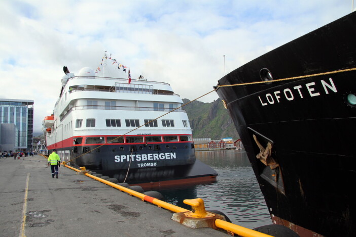 Gammelt og nytt Hurtigruten-skip til kai i Svolvær. (Foto: Morten Holt, arkiv) Gammelt og nytt Hurtigruten-skip til kai i Svolvær. (Foto: Morten Holt, arkiv)