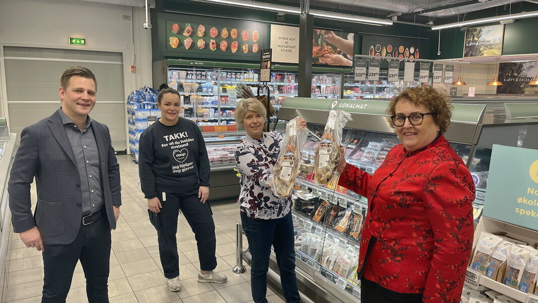 Daniel Kyrre Pedersen (kjededirektør Coop Mega, fra venstre, Synne Holm (butikksjef Coop Mega Bislett), Nina Sundqvist (administrerende direktør i Matmerk) og landbruks- og matminister Olaug Bollestad. (Foto: Matmerk) Daniel Kyrre Pedersen (kjededirektør Coop Mega, fra venstre, Synne Holm (butikksjef Coop Mega Bislett), Nina Sundqvist (administrerende direktør i Matmerk) og landbruks- og matminister Olaug Bollestad. (Foto: Matmerk)