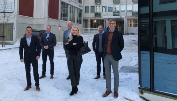 Tirsdag 1. desember gjenåpnet Scandic Victoria Lillehammer for fullt etter renovering og utvidelse. Her er distriktsdirektør Niklas Lindstrøm og hotelldirektør Erik Fostervoll sammen med huseiere fra Utstillingsplassen og Marnor. (Foto: Scandic Hotels) Tirsdag 1. desember gjenåpnet Scandic Victoria Lillehammer for fullt etter renovering og utvidelse. Her er distriktsdirektør Niklas Lindstrøm og hotelldirektør Erik Fostervoll sammen med huseiere fra Utstillingsplassen og Marnor. (Foto: Scandic Hotels)