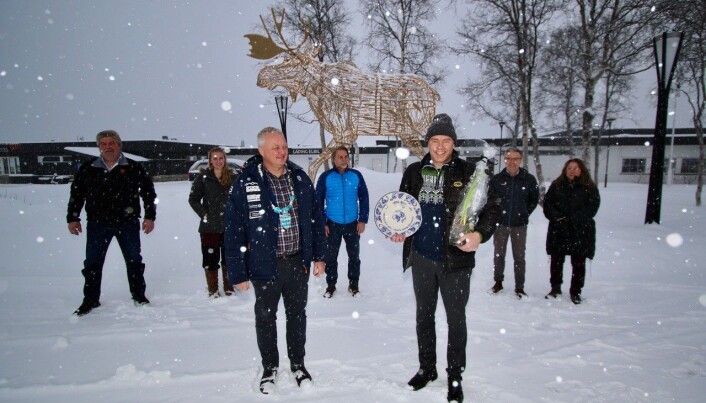 Pris til Atle Hovi. (Foto: DestinasjonsKirurgene) Pris til Atle Hovi. (Foto: DestinasjonsKirurgene)