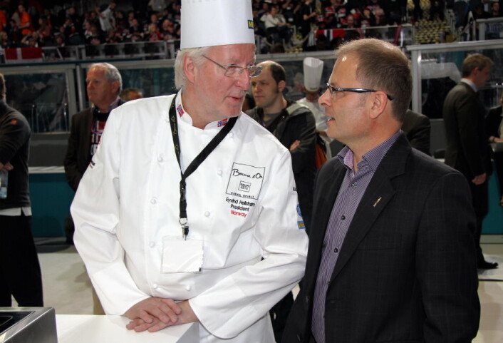 Daglig leder i Stiftelsen Norsk Gastronomi, Arne Sørvig, sammen med styremedlem Eyvind Hellstrøm. (Foto: Morten Holt) Daglig leder i Stiftelsen Norsk Gastronomi, Arne Sørvig, sammen med styremedlem Eyvind Hellstrøm. (Foto: Morten Holt)