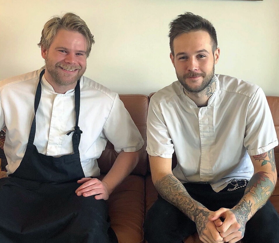 Erik Sebastian Dessen og Jimmy Øien lager mat til vanskeligstilte i Oslo. Nå oppfordrer de andre Oslo-restauranter til å være med på dugnaden. (Foto: Rest)